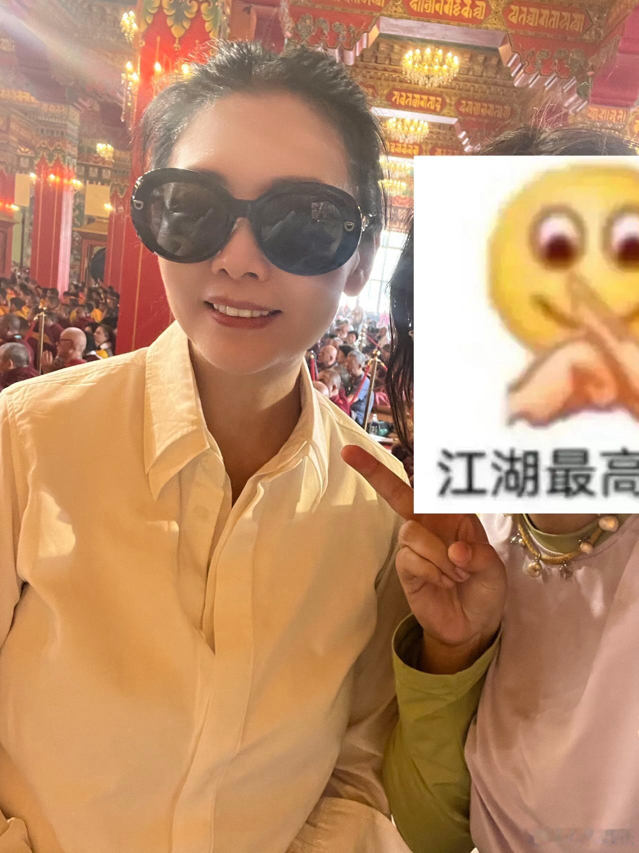 尼泊尔偶遇邱淑贞夫妇  邱淑贞夫妇尼泊尔拜佛 状态超好啊！ 