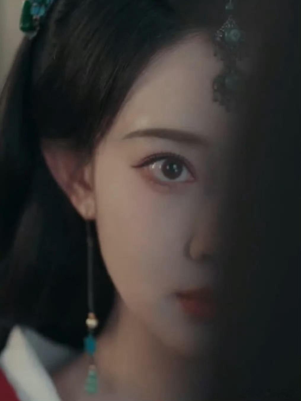 孟孟直播说的麦粒肿只化一半妆容就是这里吧 