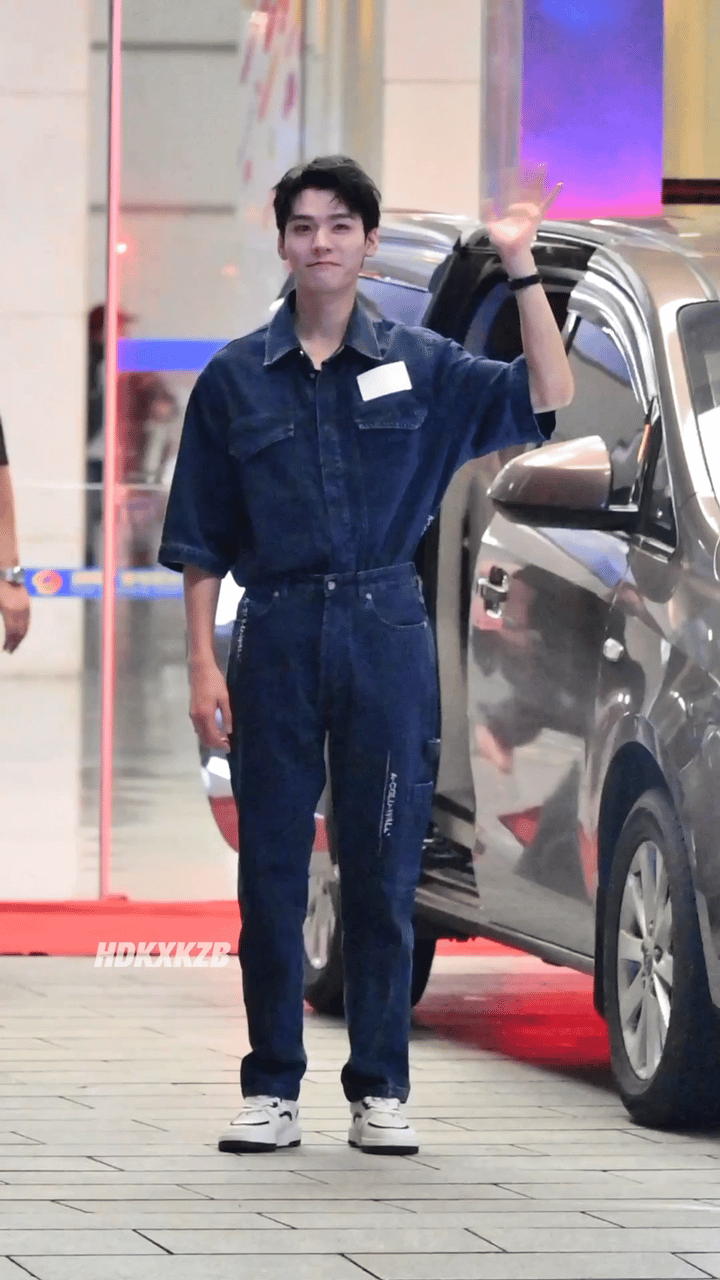 龚俊录制hi6给俊味仙送鸡翅和烤红薯逆应援了！gs在雨中排长龙亮灯牌，真的被感动