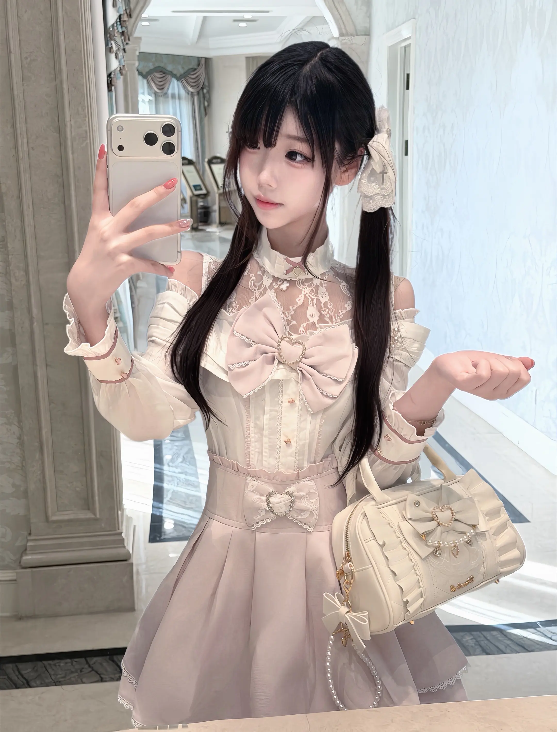 我不就亲了你一下 你就找人把我齐刘海打歪也太过分了吧(っ ̯ -｡)