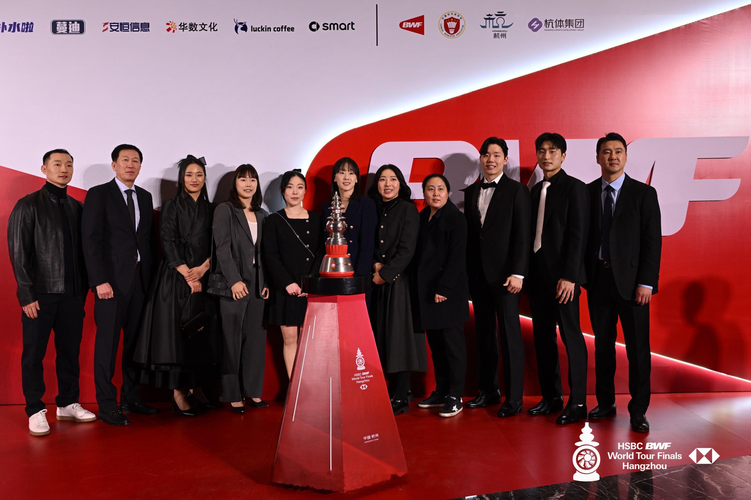 韩国🇰🇷、法国🇫🇷、中国台湾、日本🇯🇵等羽协亮相总决赛现场！图源：赛