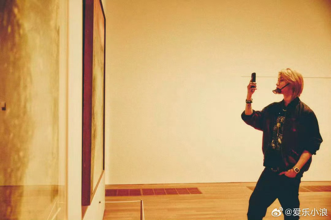 徐明浩四月的漂流 愚人节发歌好惊喜！新歌治愈又清新，概念视频有点神秘，求答案～徐