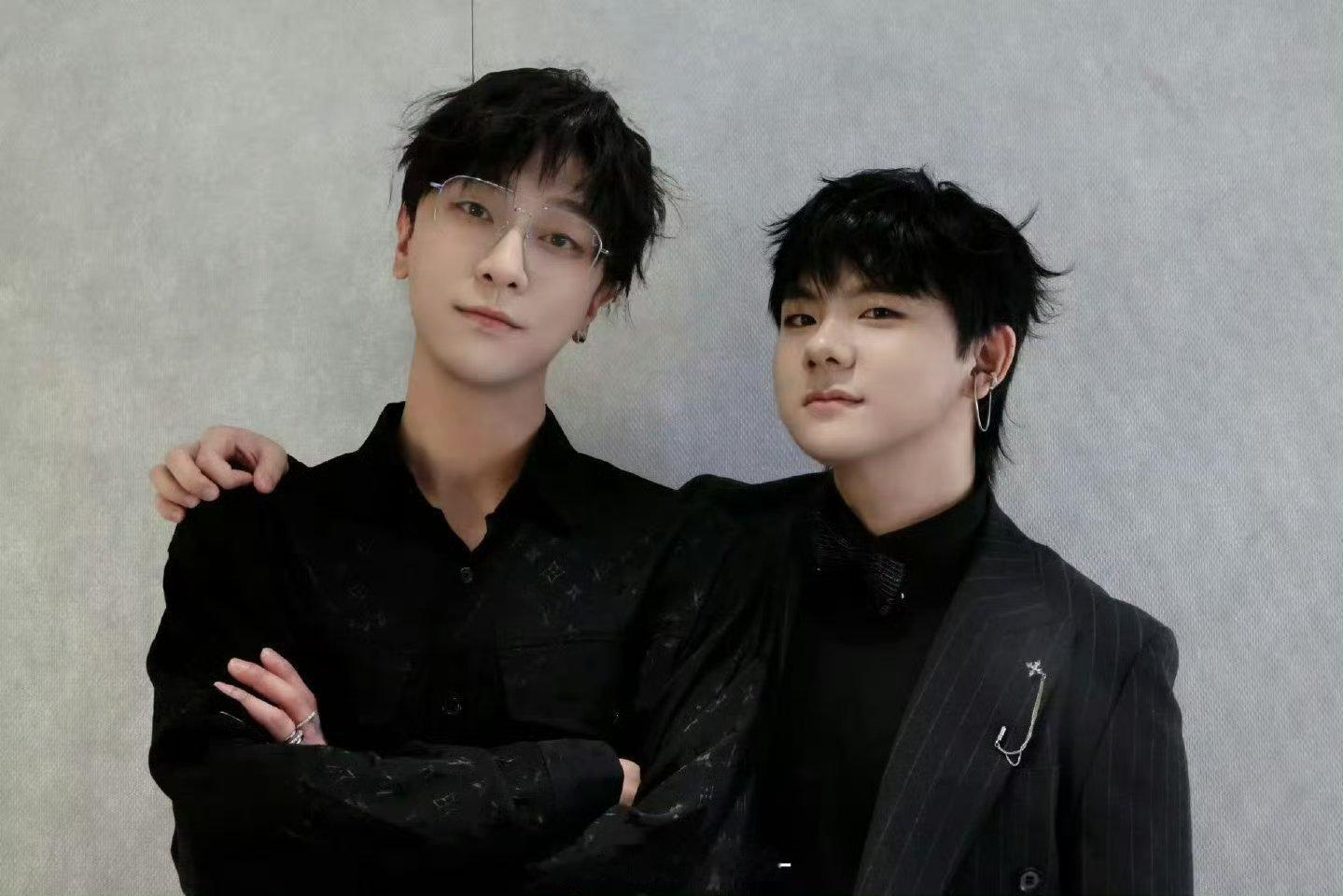 景羊合体直接焊在我心巴上了！同框的每一秒都在疯狂截图，氛围感直接拉满，这波甜度超