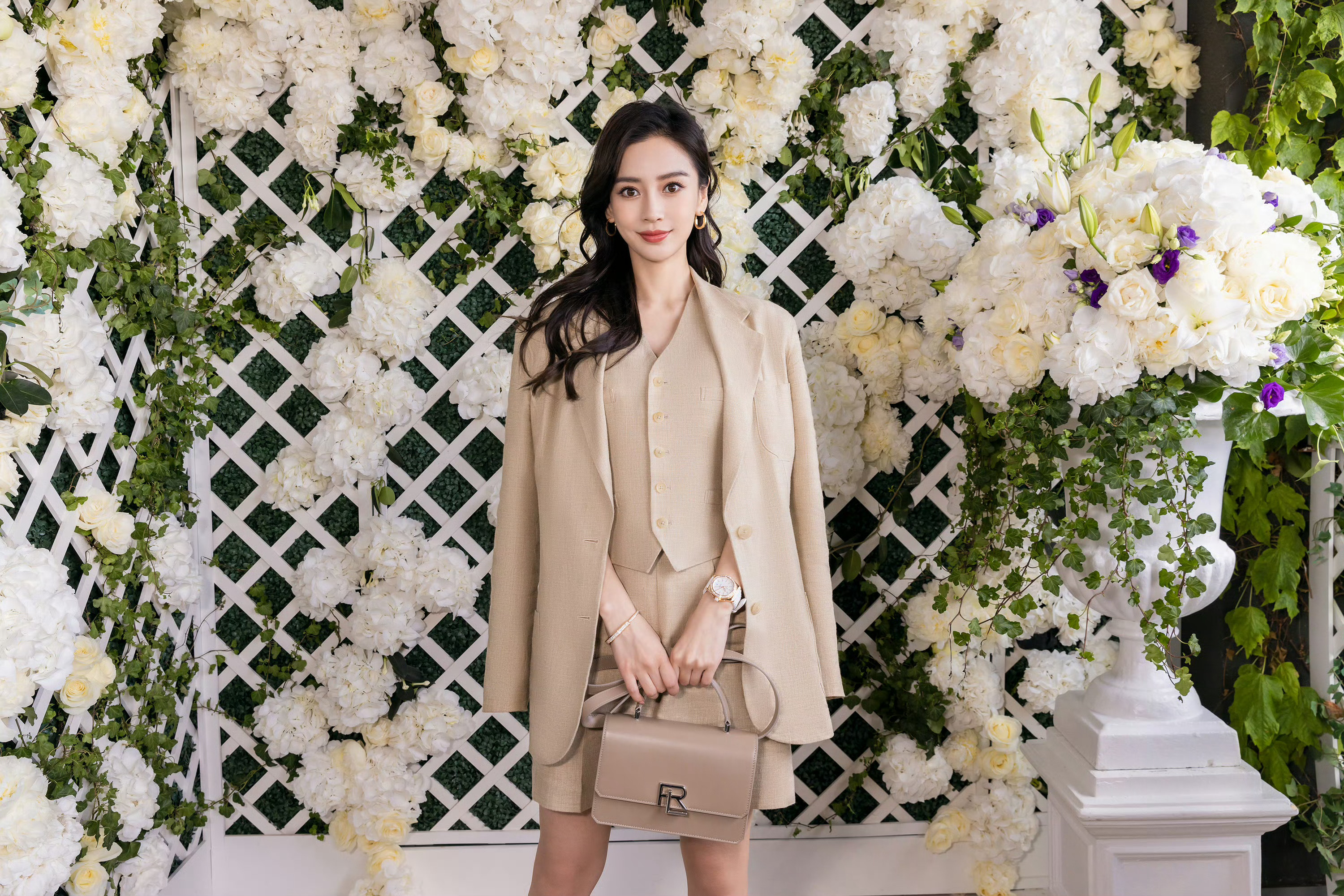 angelababy 杨颖 快到中午了，将将们！准备吃什么午饭呀？