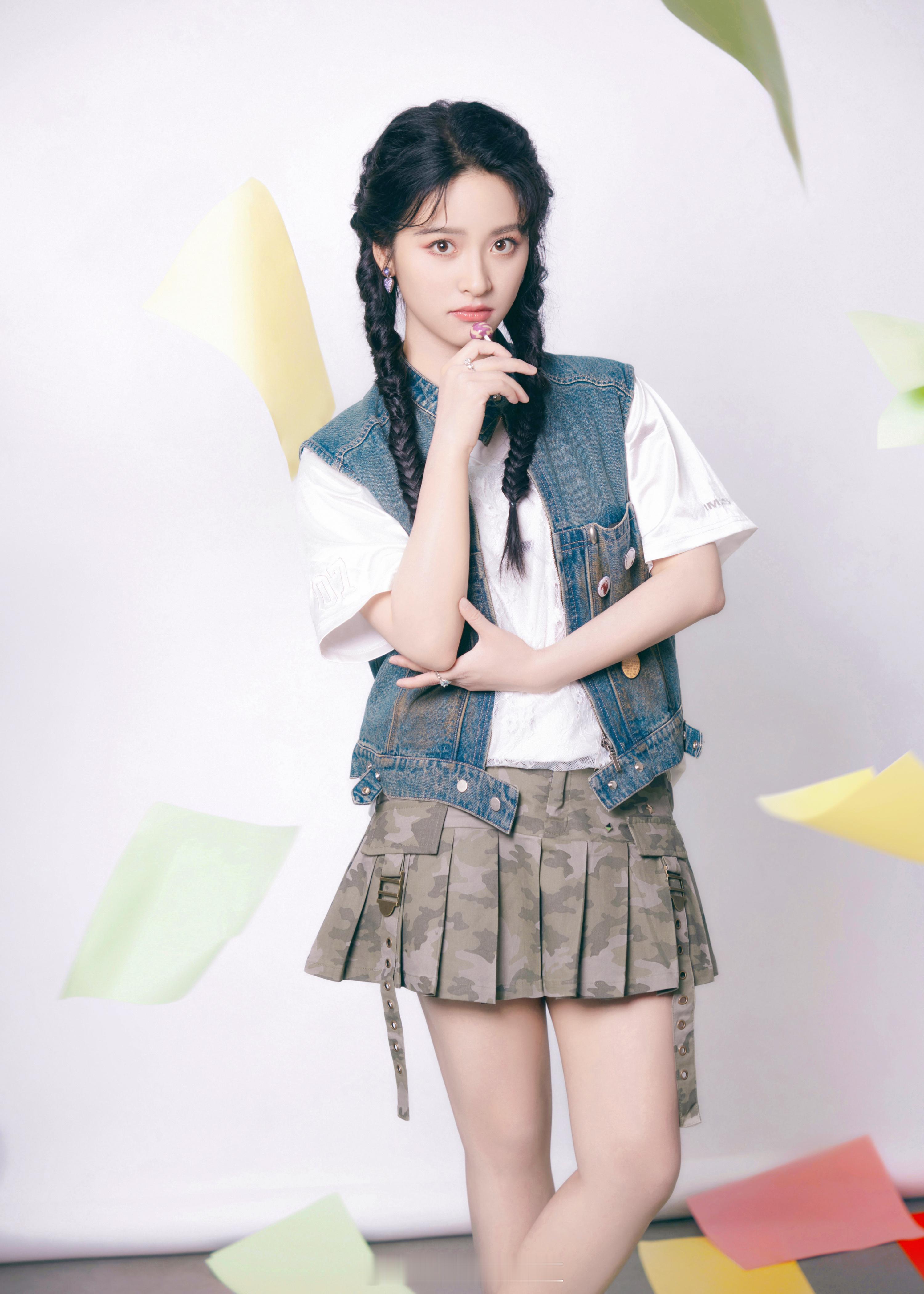 沈月牛仔马甲迷彩百褶裙 ​​​