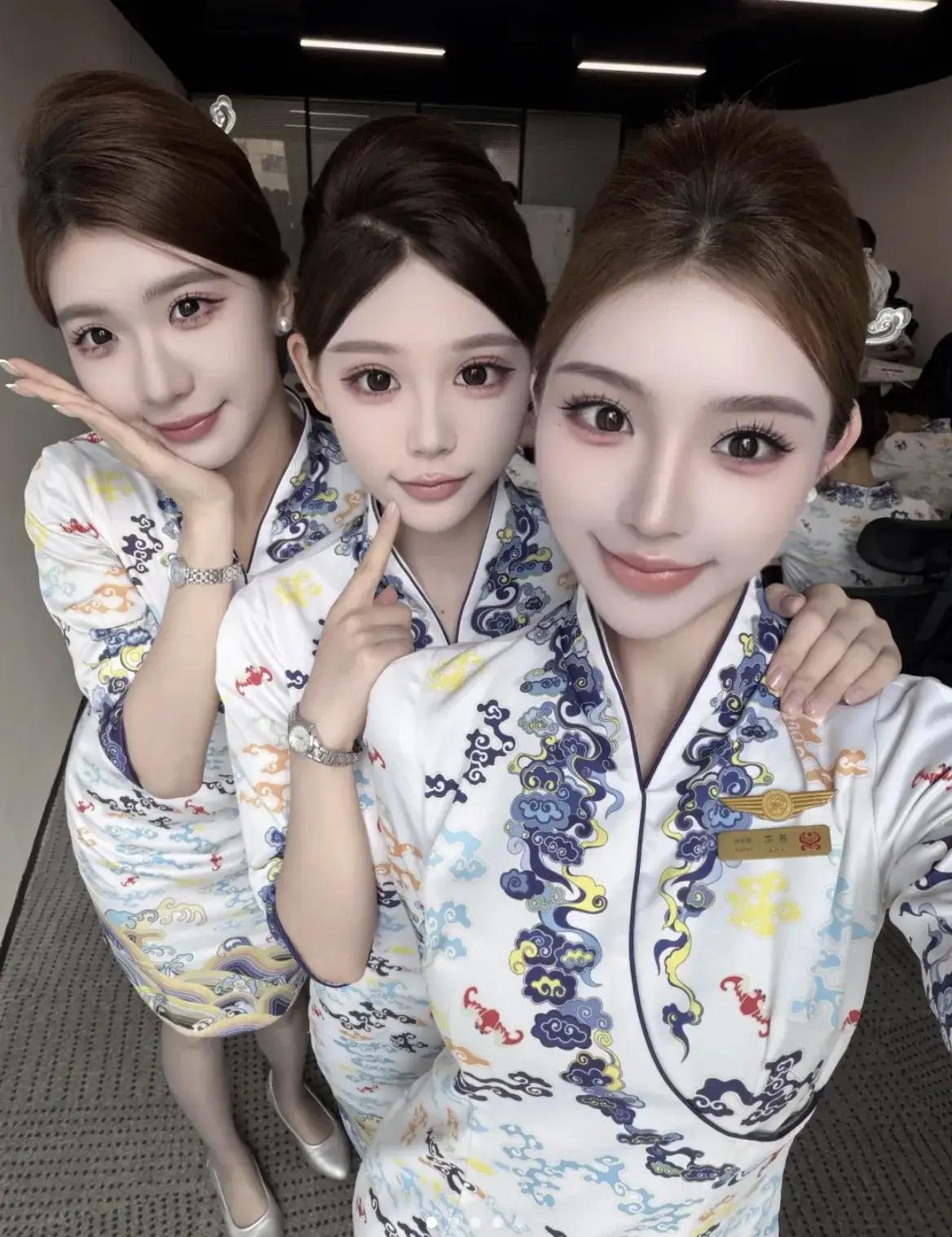 海南航空公司为了今年度的业绩，也真是拼了，上哪找这么多漂亮的小姐姐当空姐，而且还