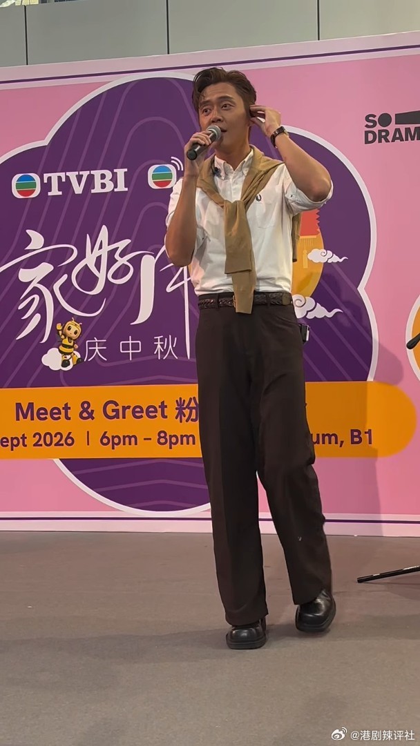 藝人張振朗與劉佩玥24日遠赴新加坡出席粉絲見面會，與當地影迷提前歡度中秋佳節，兩