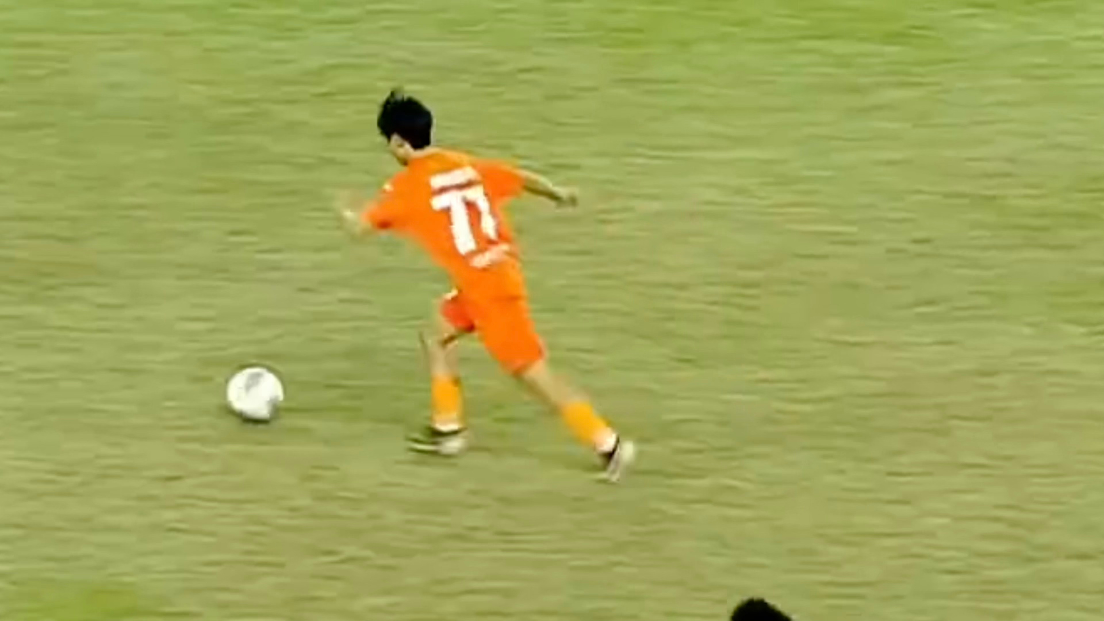 19岁高中生50米惊天吊射破门这球是真漂亮吴越杯浙里足够燃