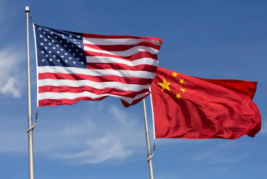 “中国拿什么挑战美国？中国人均收入只相当于美国的8%！”中国经济领域专家黄亚生曾