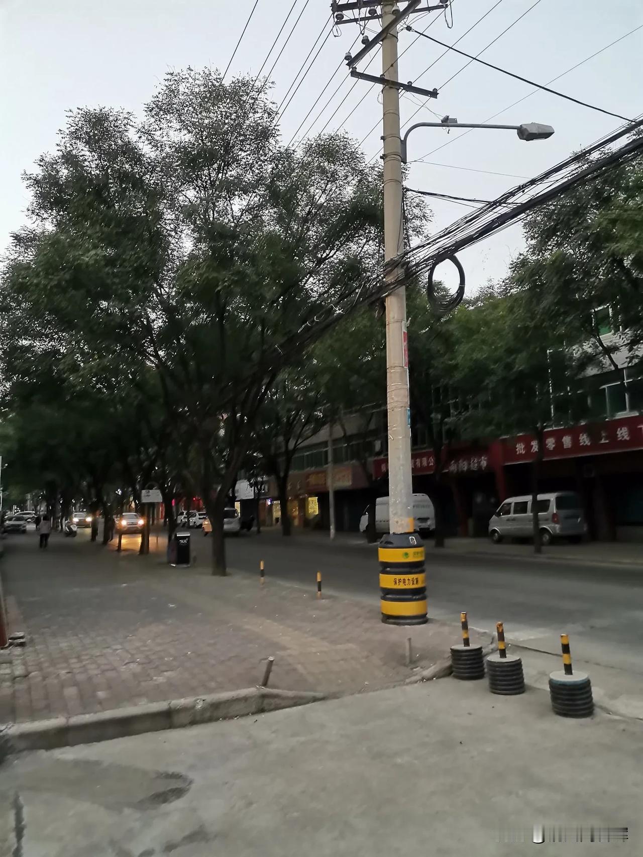 人都干啥去了？这么冷清。