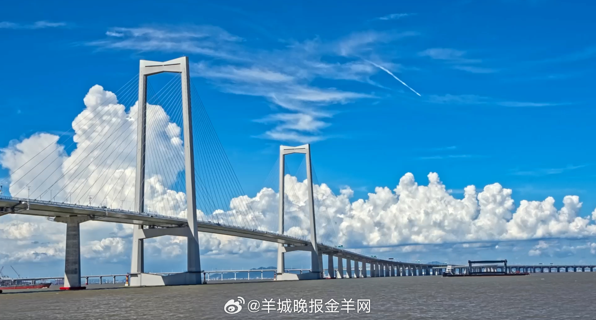 晚安 忙完手头的事，终于能歇下来了。窗外的夜很静，被子也软，把疲惫都放下，踏实睡