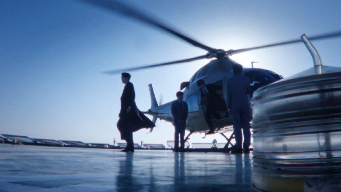 敖瑞鹏紫瞳 敖瑞鹏坐飞机霸总出场好对味  敖瑞鹏紫瞳，敖瑞鹏坐飞机霸总出场好对味