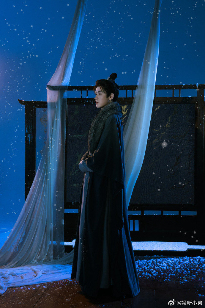 任豪的李怀安还有售后任豪发了李怀安写真组图 任豪发布李怀安造型组图，飘雪烛火质感