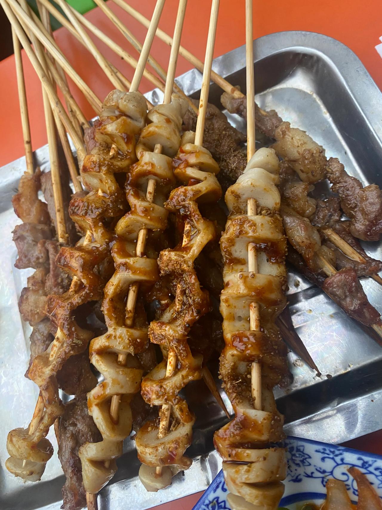 夏天天气虽然热，但是，户外烧烤配啤酒，还是很赞的。[赞][赞][赞]

[玫瑰]