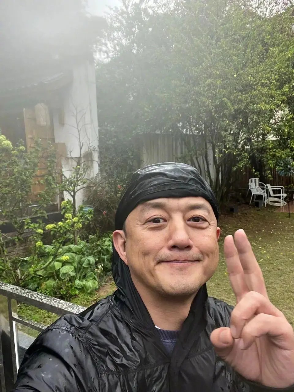 李亚鹏回应息影真实原因：对演戏没那么大兴趣了；回应嫣然医院房租问题：房东将房租降