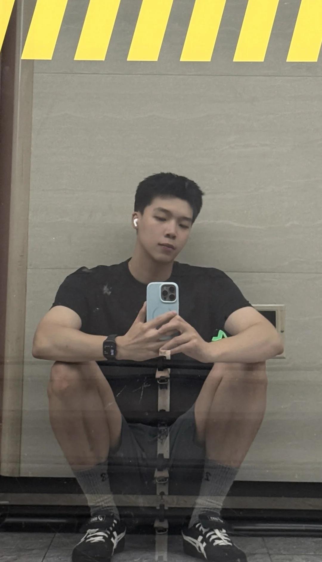 灰色🧦
所有人可见 今日 灰色系 健身日常