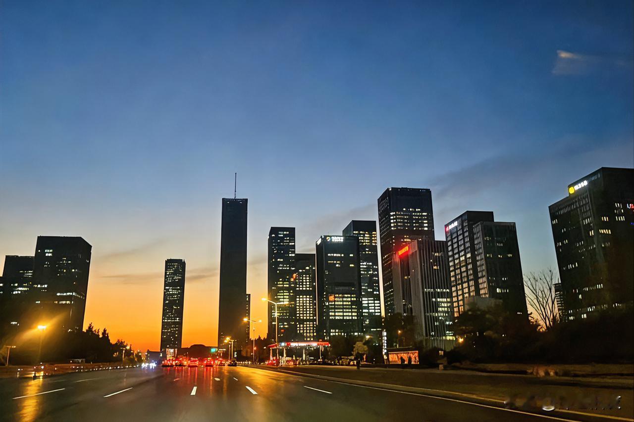 学习能力决定了学历，
学历又托底了既然工作经验，
工作经验又印证了个人能力，
这