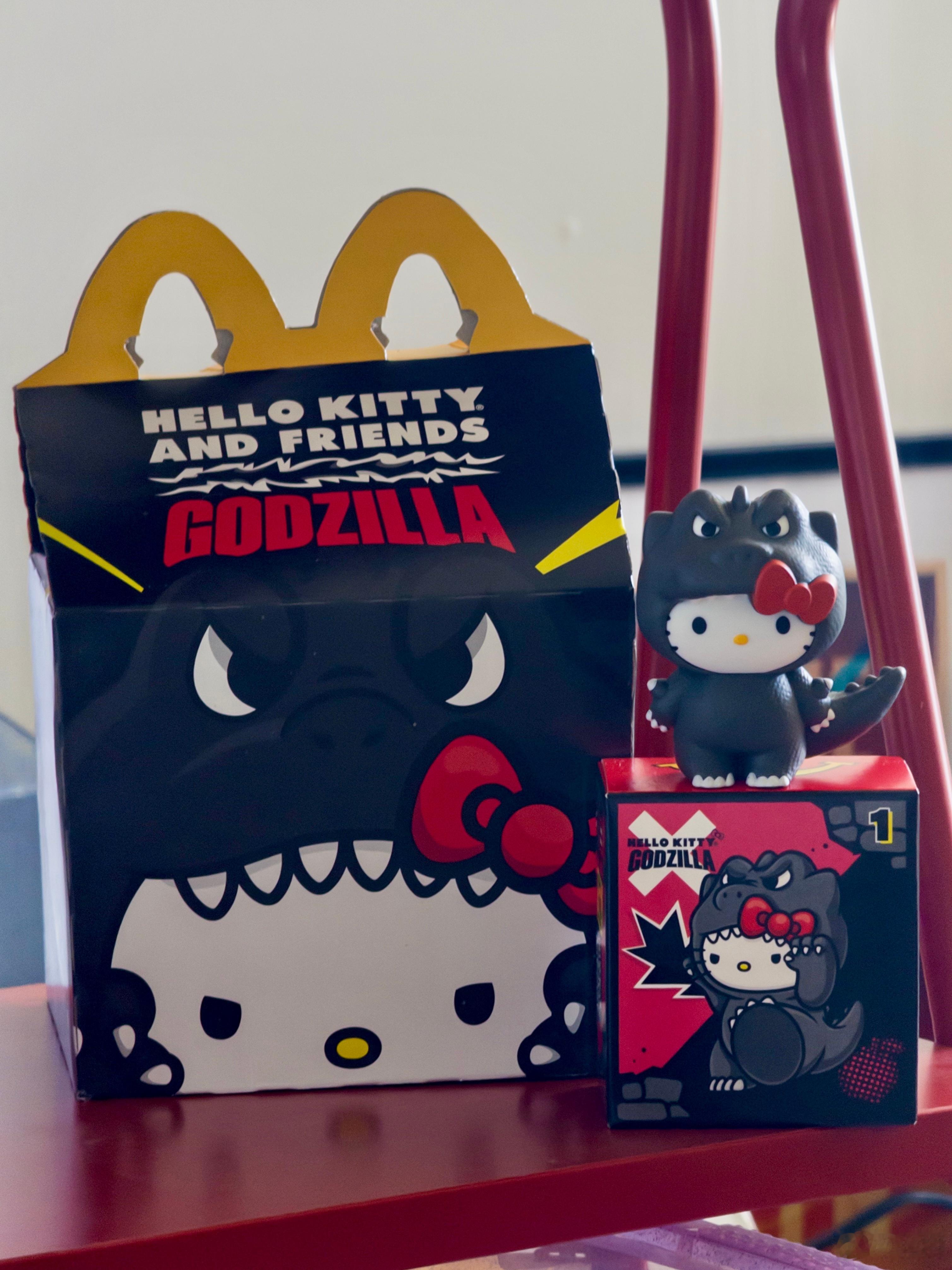 哥斯拉kitty本来开到的是别的款，多亏店员好说话给我换了款式 