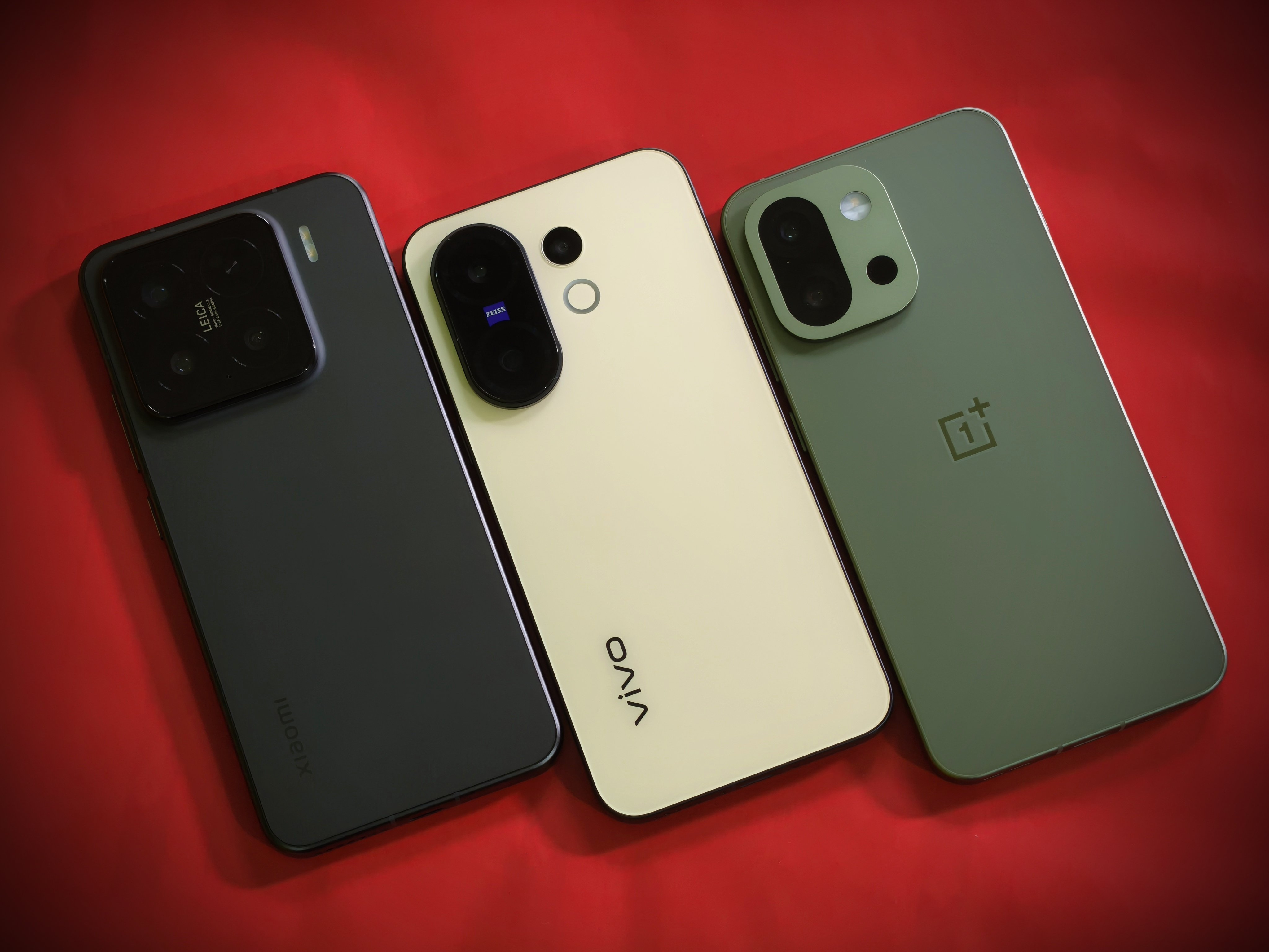 小米15、vivo X200 FE、一加13s 单纯看设计，你们更喜欢谁家的风格