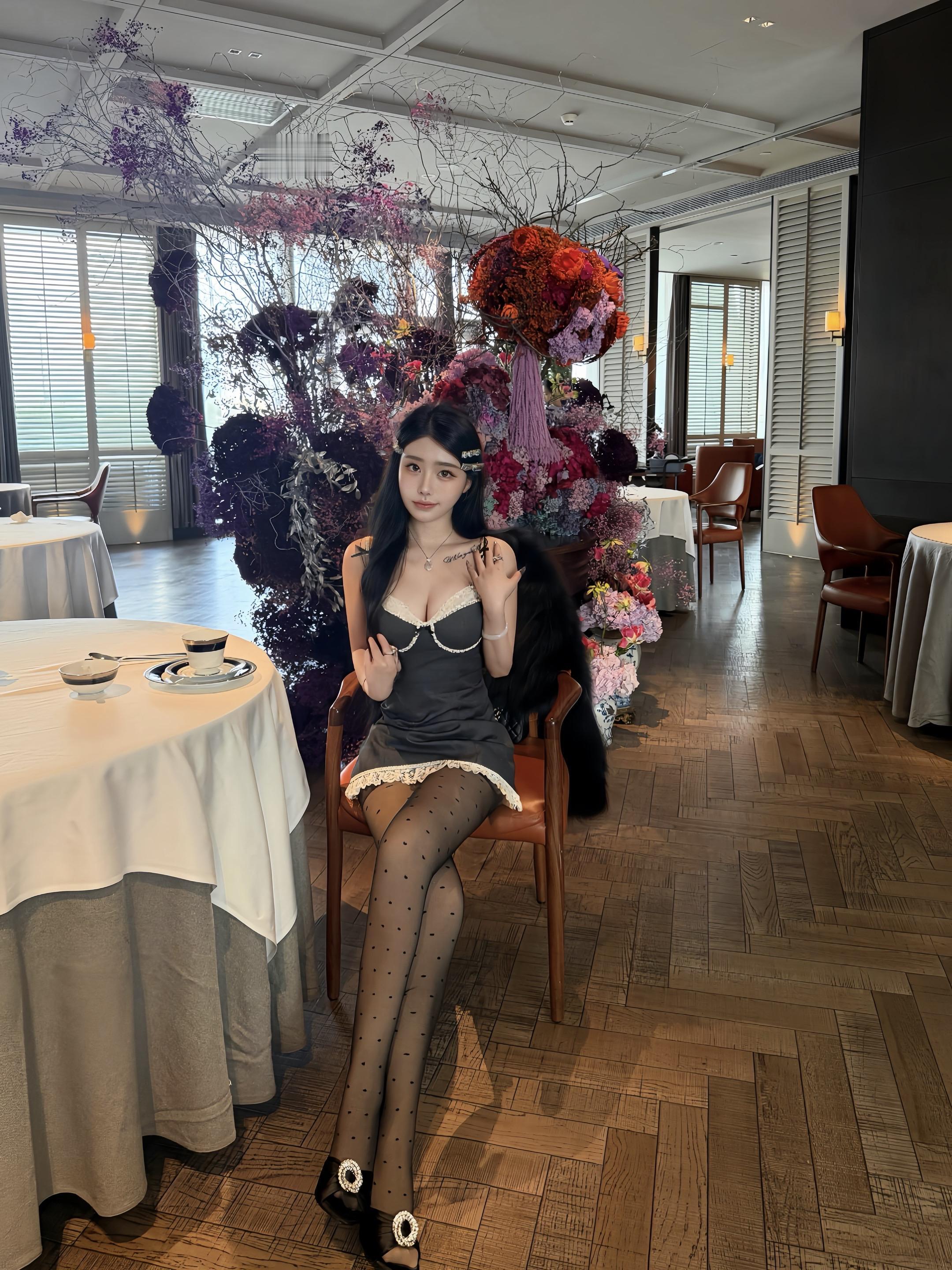 我心疼你以前的经历 心疼你没有被认真对待 疯狂的给予你爱 后来你捅我一...