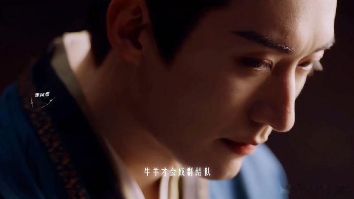 他的声音，宛若山河之壮阔与细雨之柔情交织，完美诠释了何为“声”临其境，令人叹为观