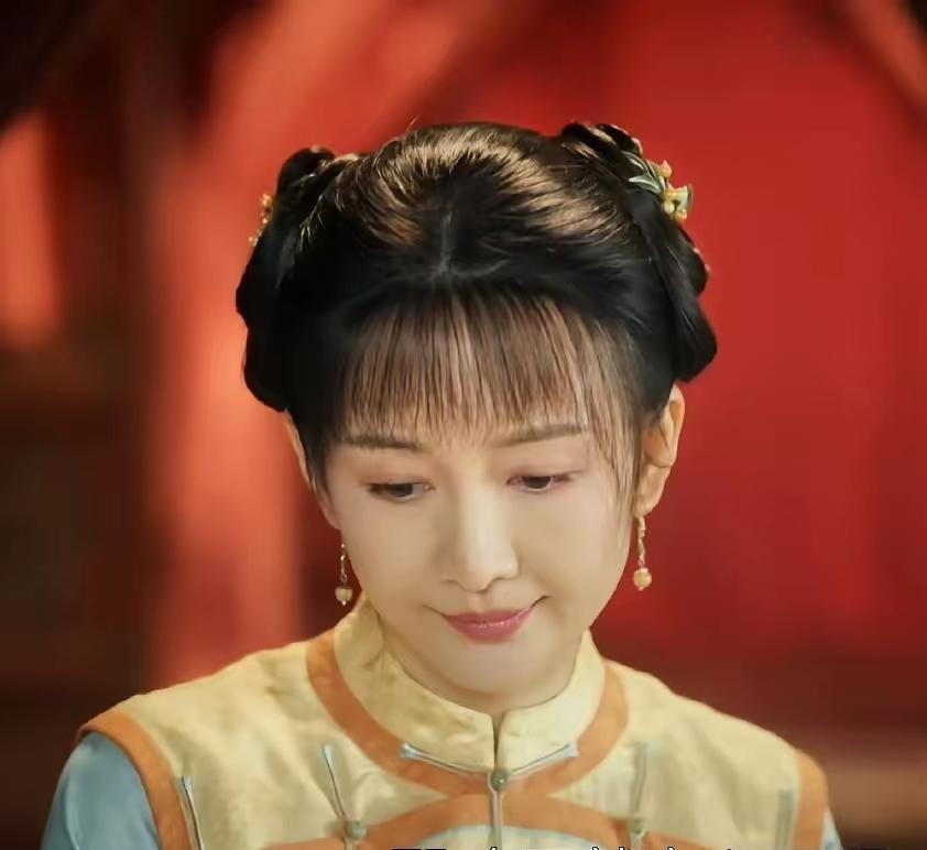35岁之前咬着牙还能演出少女，
过了35咬牙也不行
她合适御姐饭年轻的时候也是。