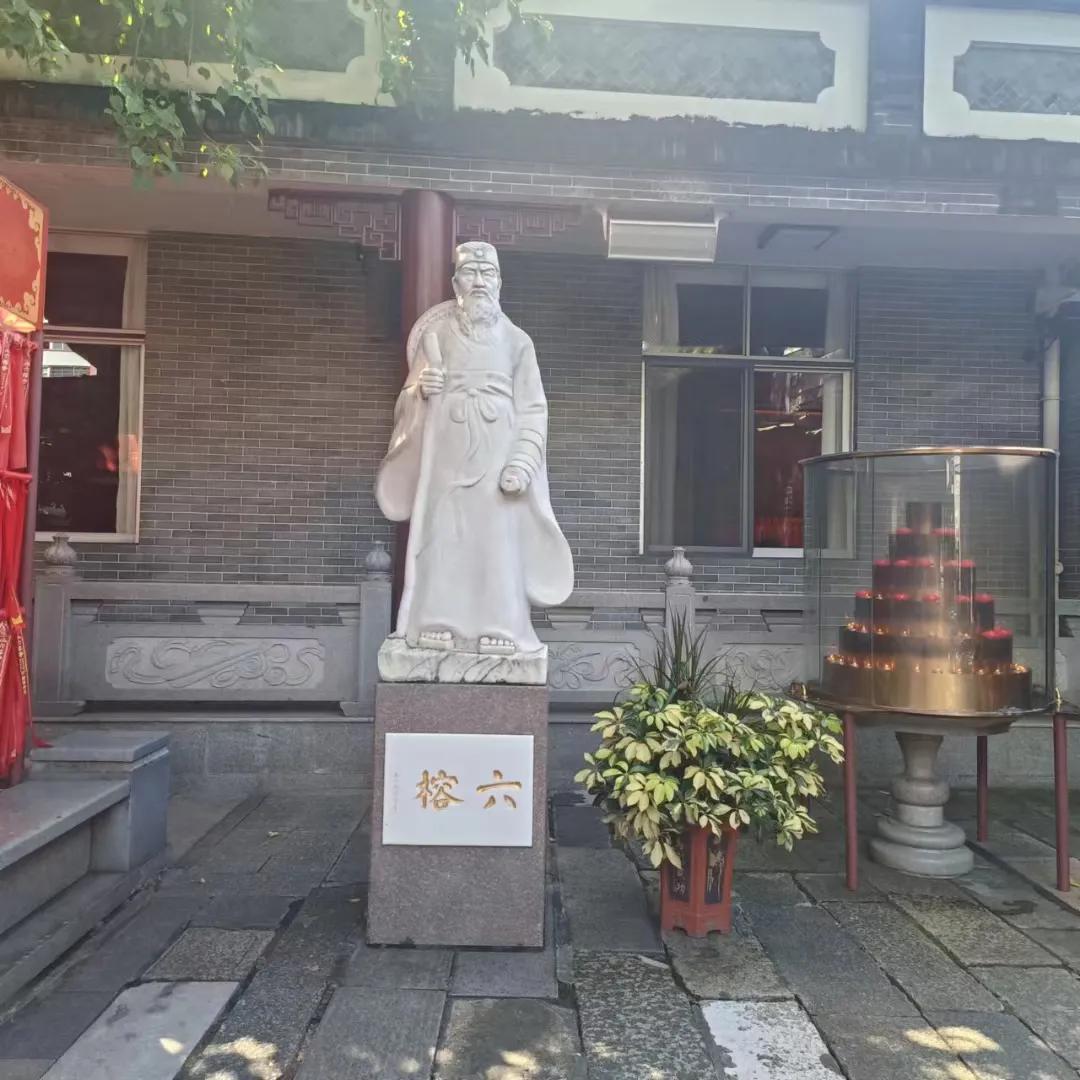 在东莞居住比老家和深圳幸福感很多，因为可以去广州六榕寺和惠州西湖，都是大文豪苏轼