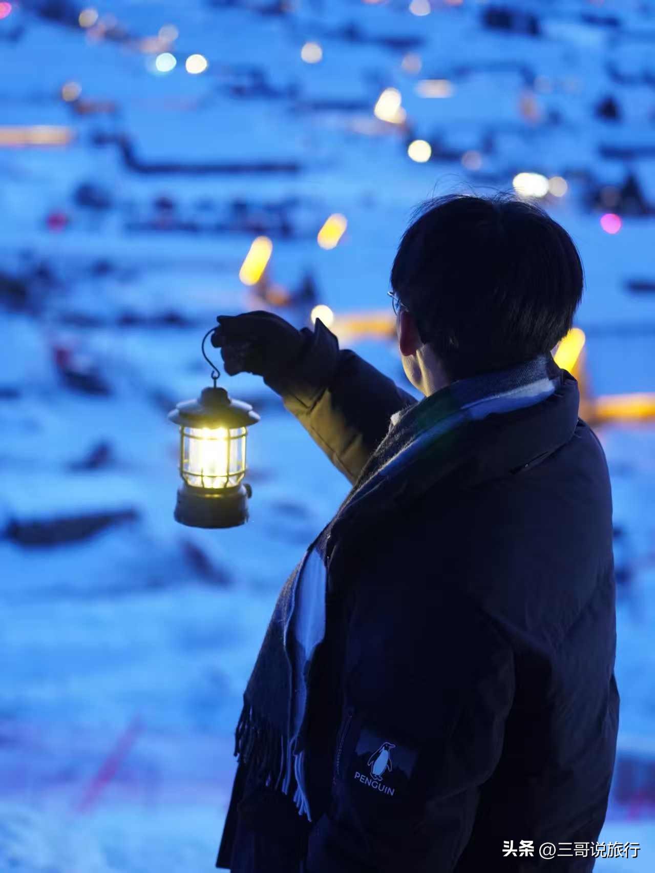蓝调夜语 · 暖灯赴冬
       夜色漫染成温柔的蓝调，晚风携着冬日的清冽，