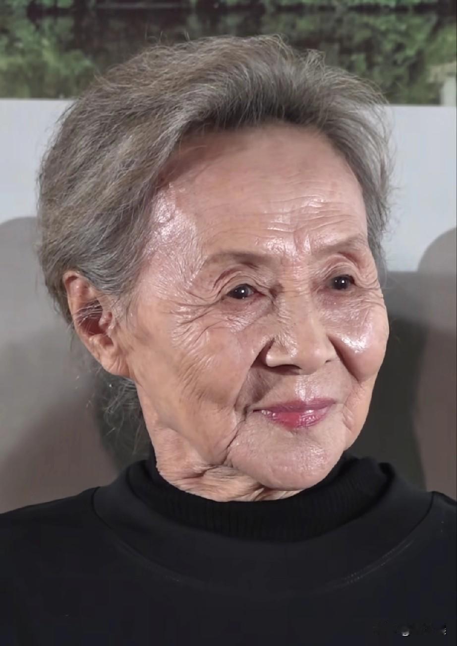 吴彦姝，心态真的很好！
她说女人啊一定要为自己而活，不管你多大，都要有一个快乐，