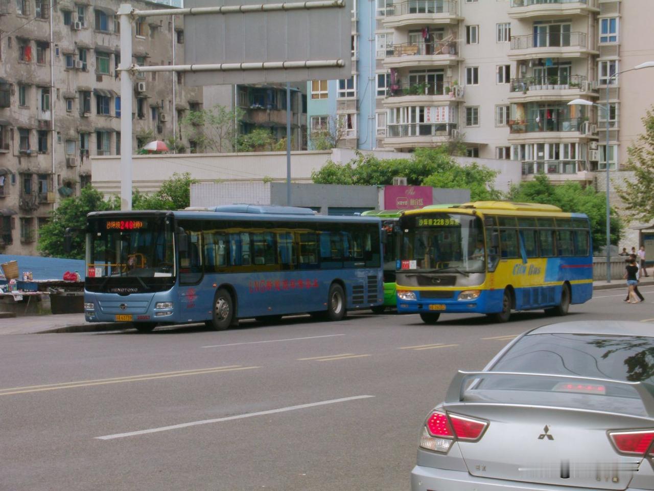 2012年在沙坪坝站西路拍到的公交车，那里当时是249路公交车的始发站，当时这路