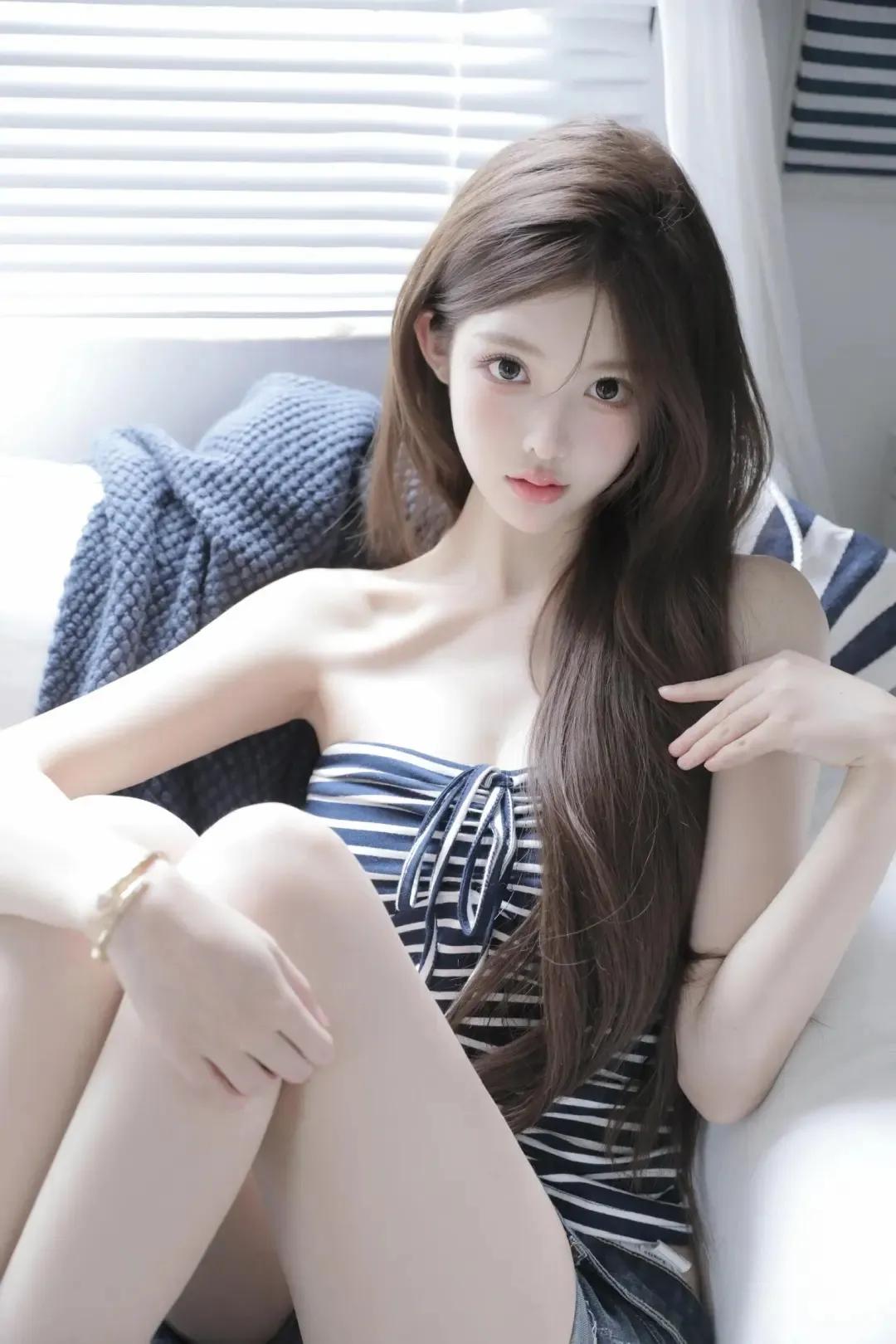 一只大一点的小猫