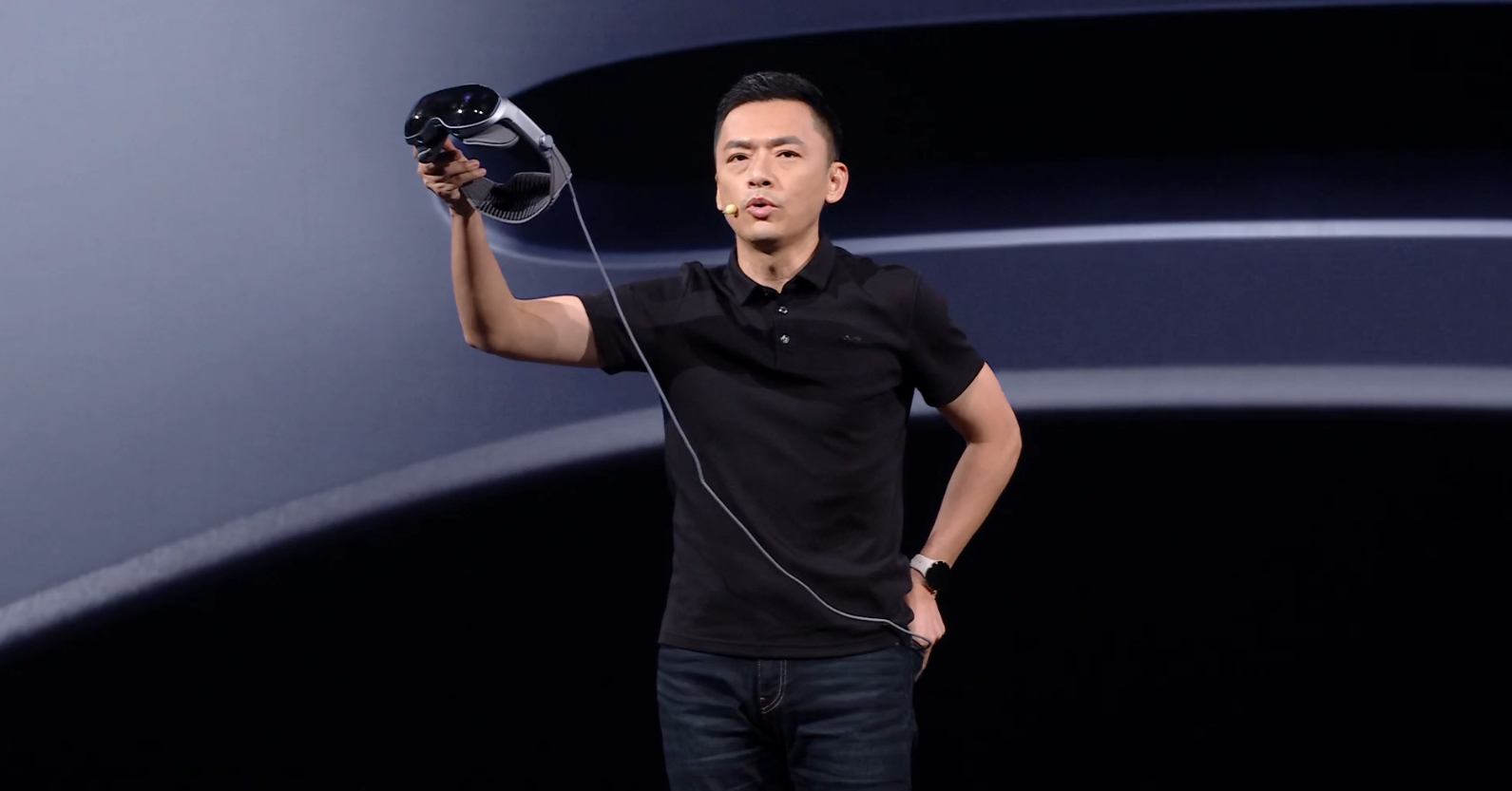 vivo vision混合现实头显探索版 在缝隙部分放置了麦克风，进风口，喇叭v