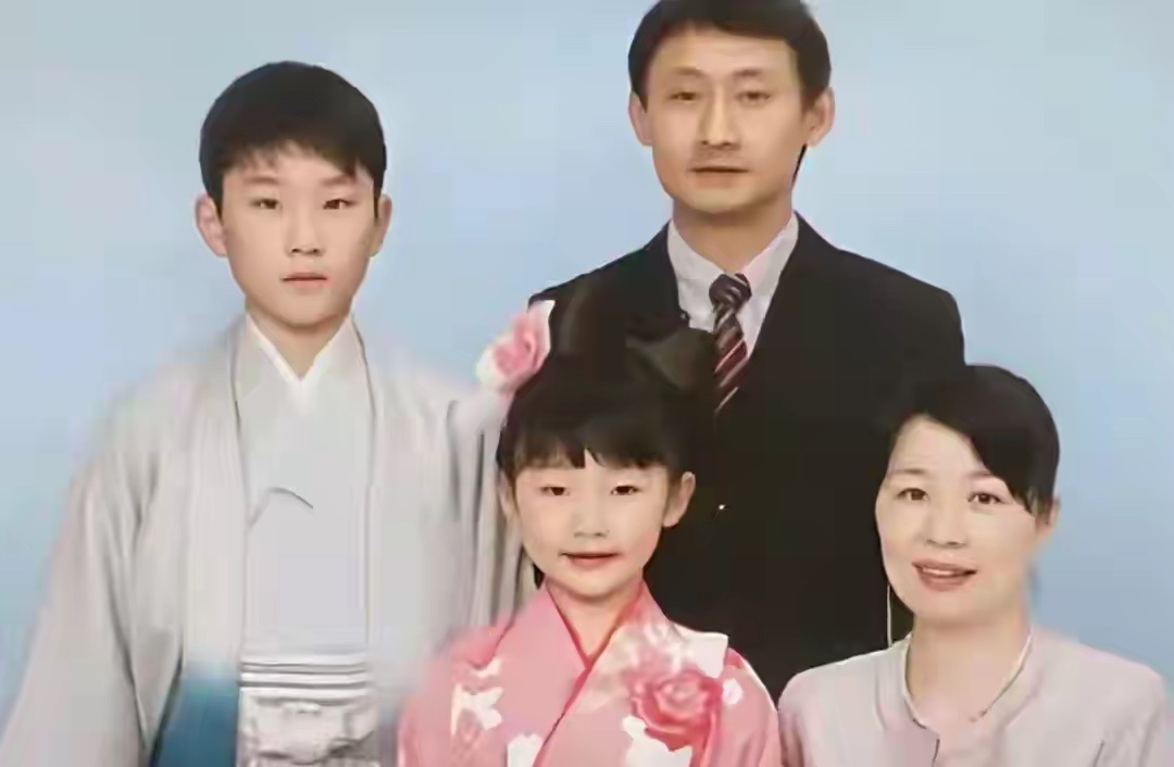 过分！在故乡成都拒说中文，张本智和兄妹终是为父母的荒唐买了单张本智和兄妹生在日本