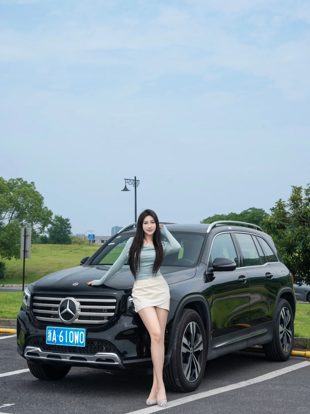 🚗奔驰GLB，露营路上的“豪华移动别墅”🏡 最近和家人一起户外露营...