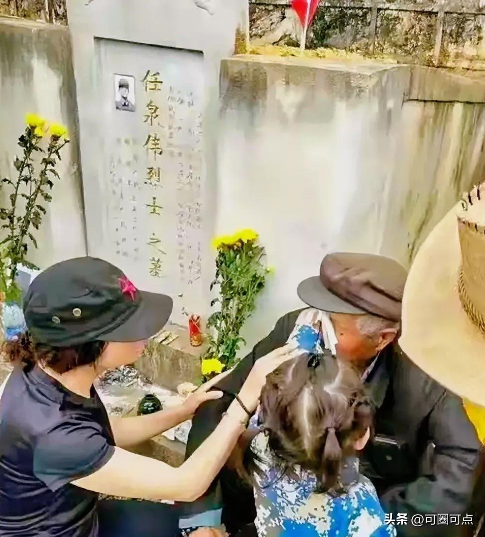 麻栗坡烈士陵园的墓碑前，89岁的任承水颤巍巍抚着碑面，那句“儿呀，爹来晚了”，是