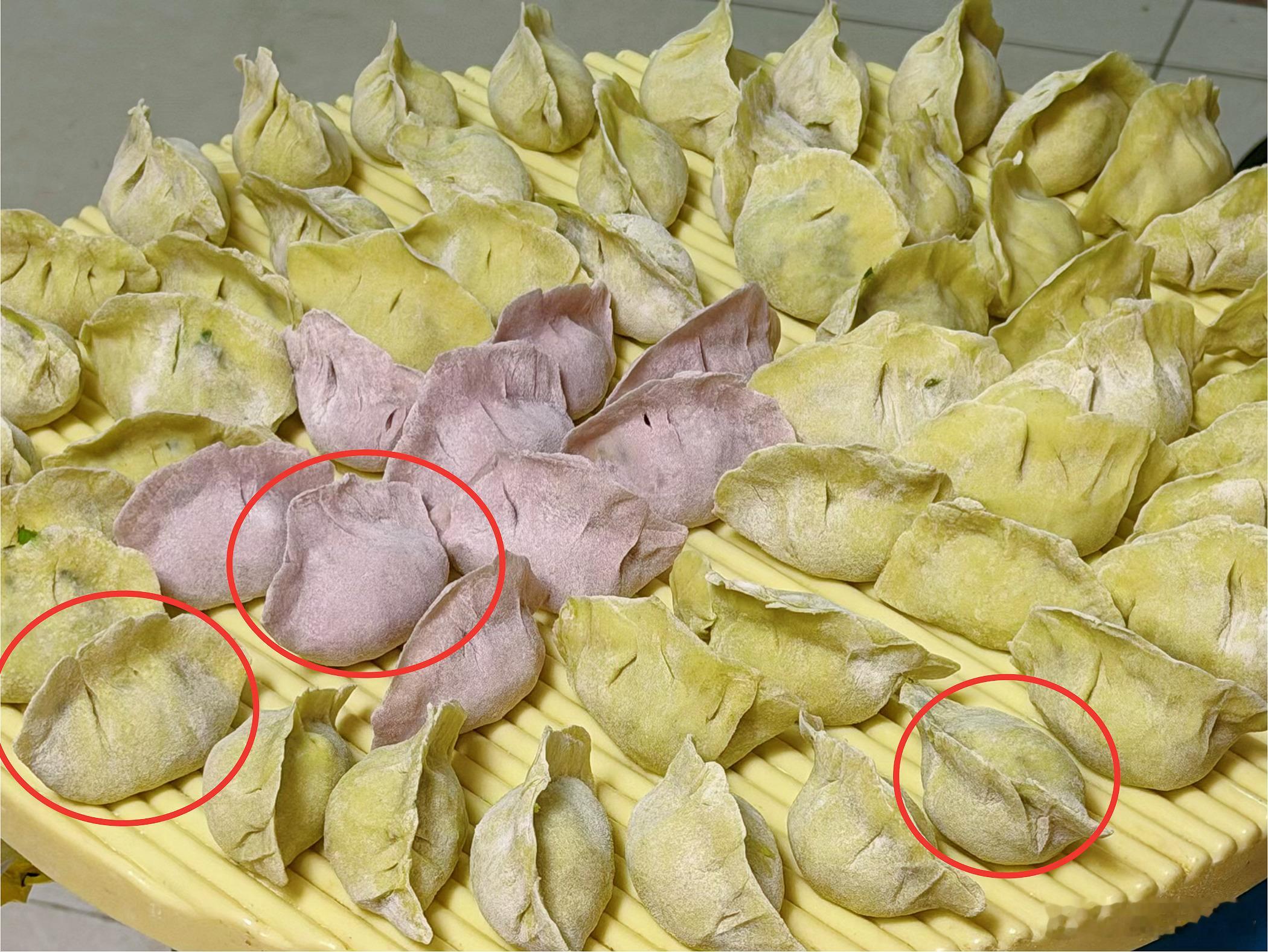 大年初一不煮饭连吃两天饺子了，我们习俗往饺子里包钱，我已标注，祝我好运