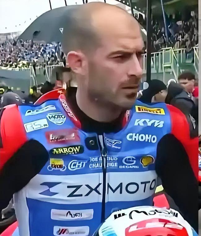 看到张雪的2个消息：
张雪车队德比斯赛场遭多国对手联手围堵，孤身突围拿下第四名。