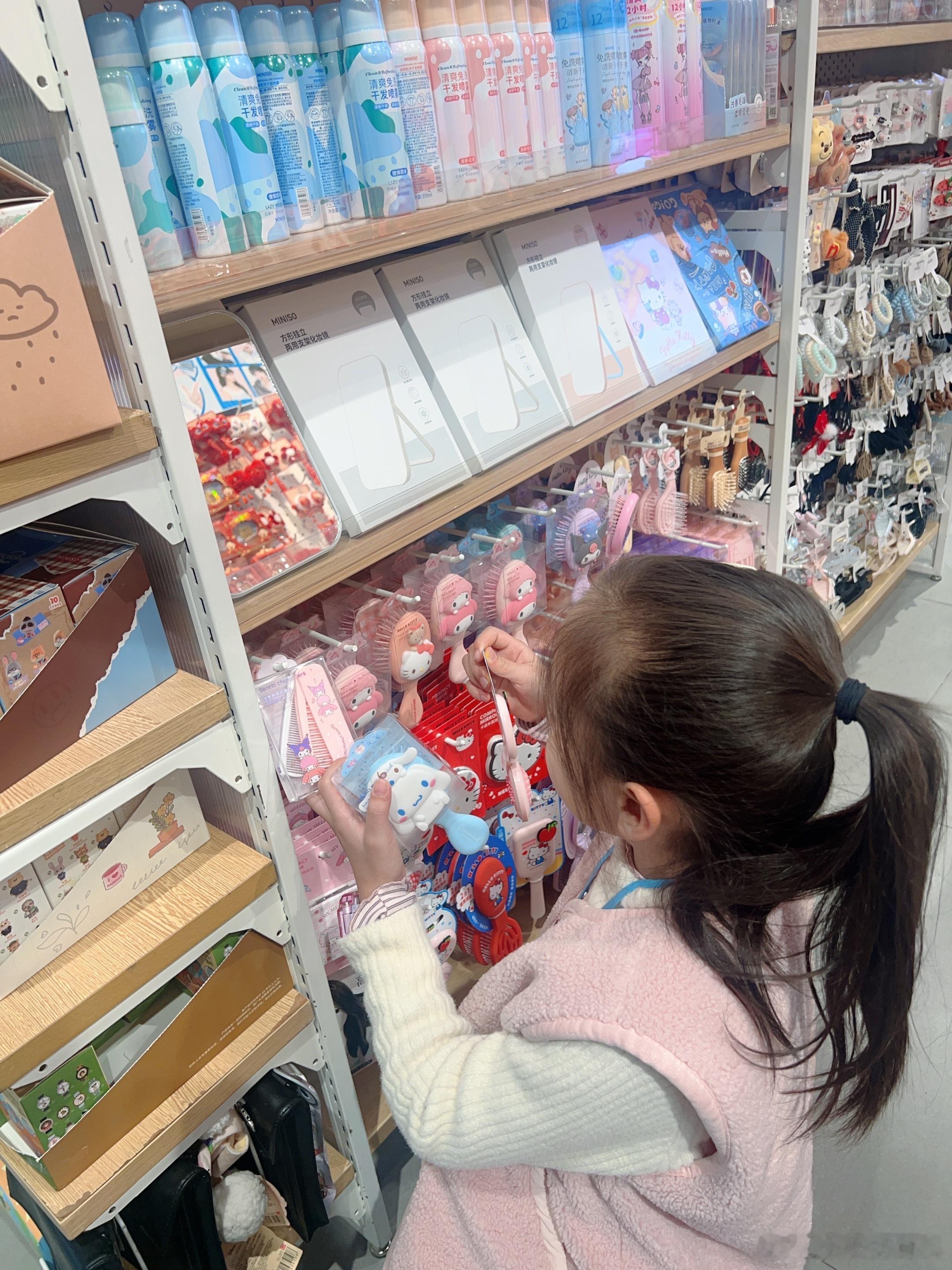 米米小朋友又掉进杂货店了米米的成长记录带娃随手拍