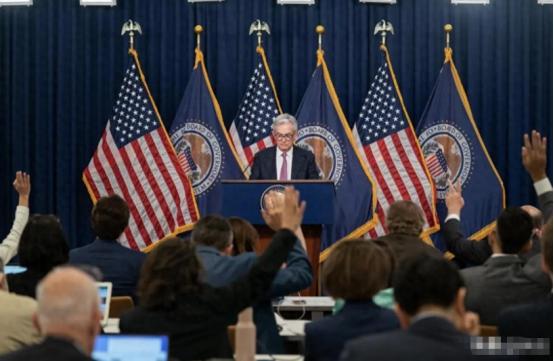 中国再抛61亿美债，特朗普破防，美媒：想赢中国只有一条路可选
 
美国财政部 1