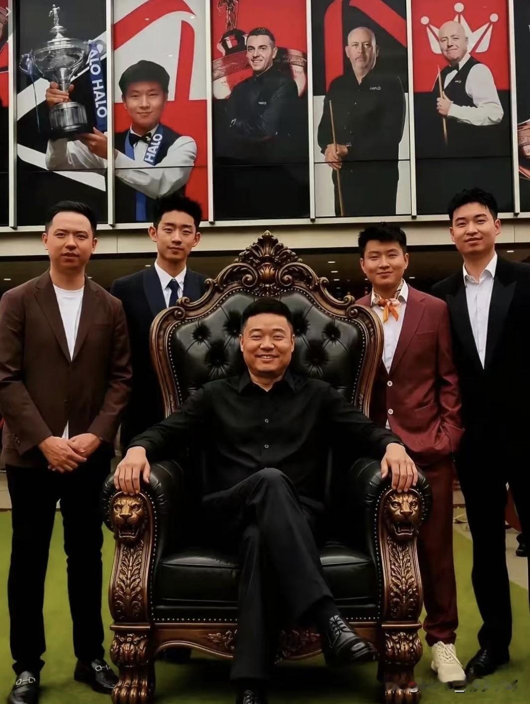赵心童、吴宜泽接连在世锦赛夺冠，可夺冠后第一时间感谢的人，竟是丁俊晖！

一查才
