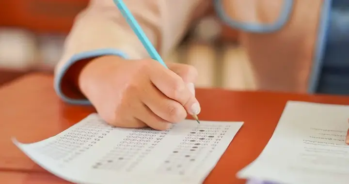 一学期考一次，减轻小学生负担 | 新京报社论