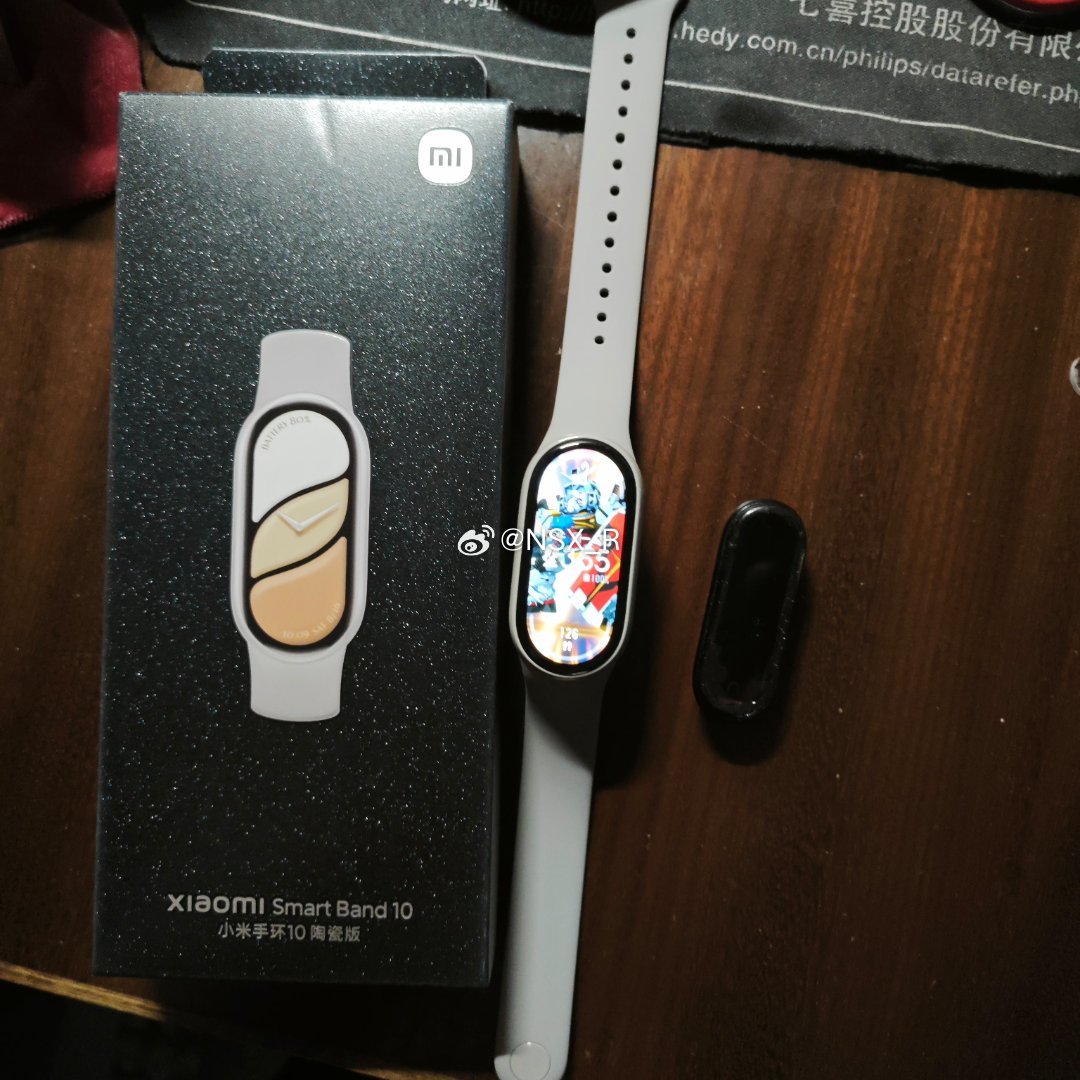 一条plog告别六月 昨天，跟随我4年半的小米手环4NFC开胶退休，今天换上了小