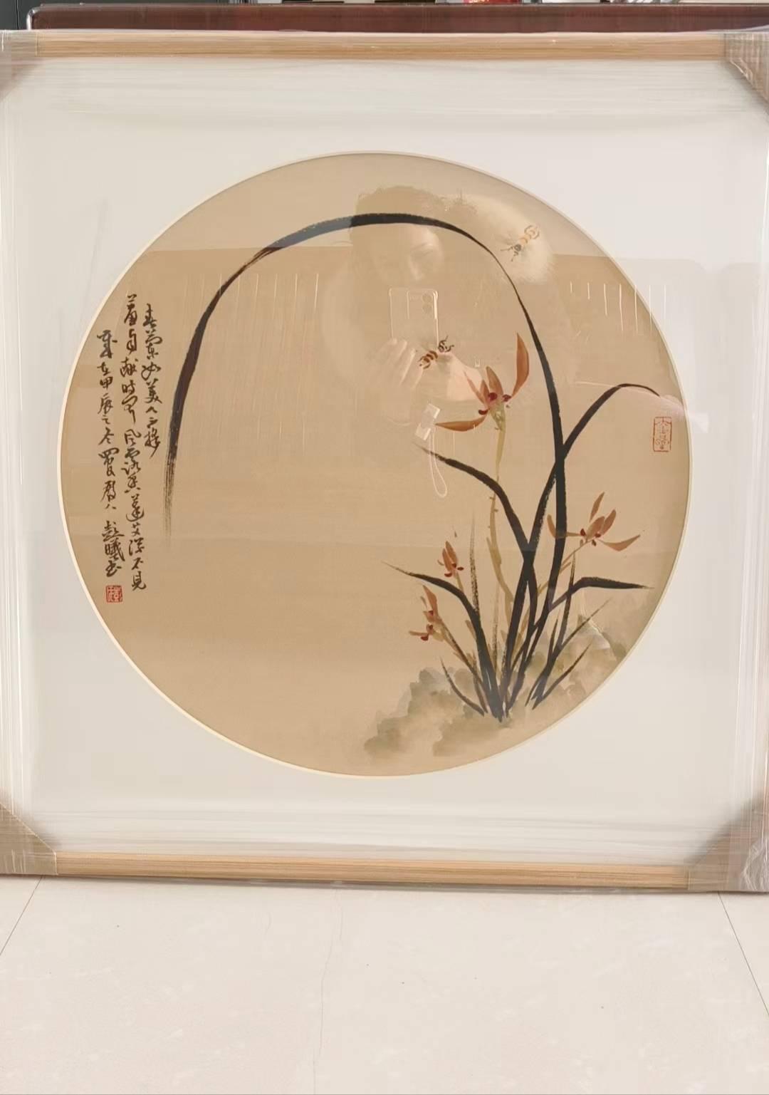 下联：弄墨嗅兰馨。
（下图我画的兰花）