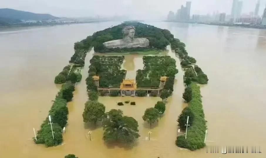 只要心情好，长沙人民就拥有自己的马尔代夫！只要雨下的大，长沙人民就有自己的汪洋大