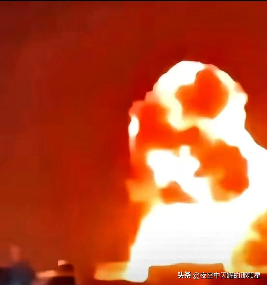 五出四进，那一击致命！

3月18日，卡塔尔拉斯拉凡工业城遭到导弹袭击，五枚导弹