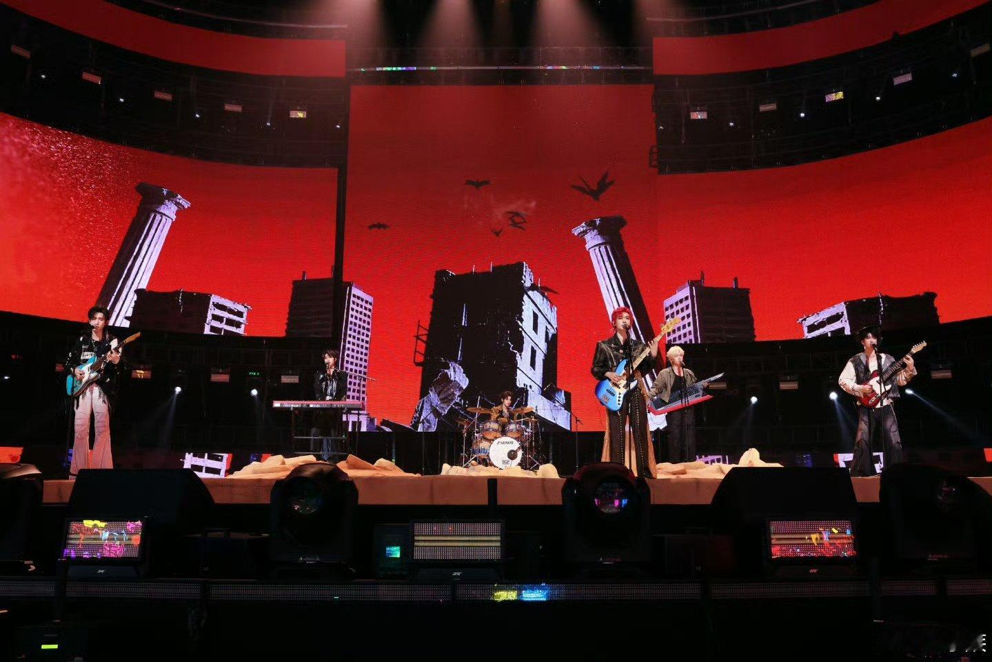 荣耀之战演唱会舞台照TF家族荣耀之战演唱会出图！ 荣耀之战演唱会舞台照来啦 