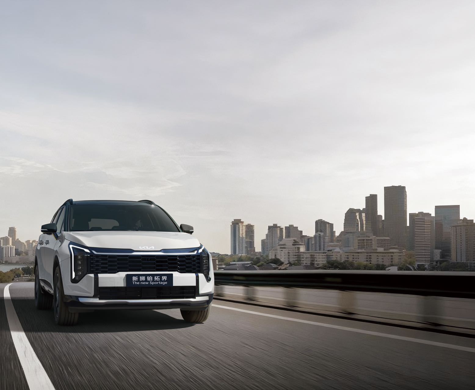 从1993年到2026年，五代狮铂拓界、33年传承，全球卖了800多万辆，在济南