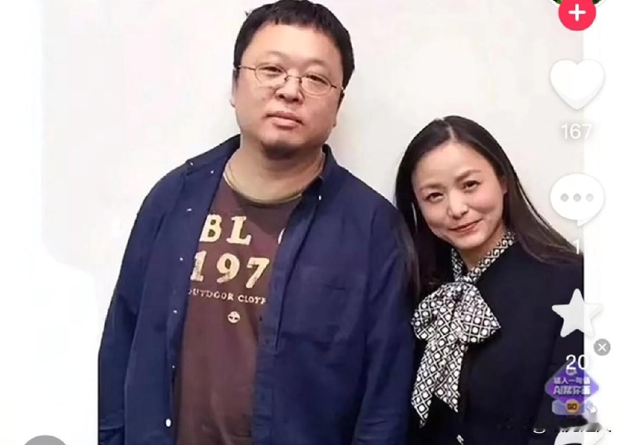 讲个故事:罗永浩那段欠债的日子，藏着最实在的夫妻情分。那时候他的锤子科技快撑不下