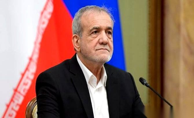 伊朗总统佩泽希齐扬，本来是伸出手，想和西方握个手的。
结果等来的，是铺天盖地的导