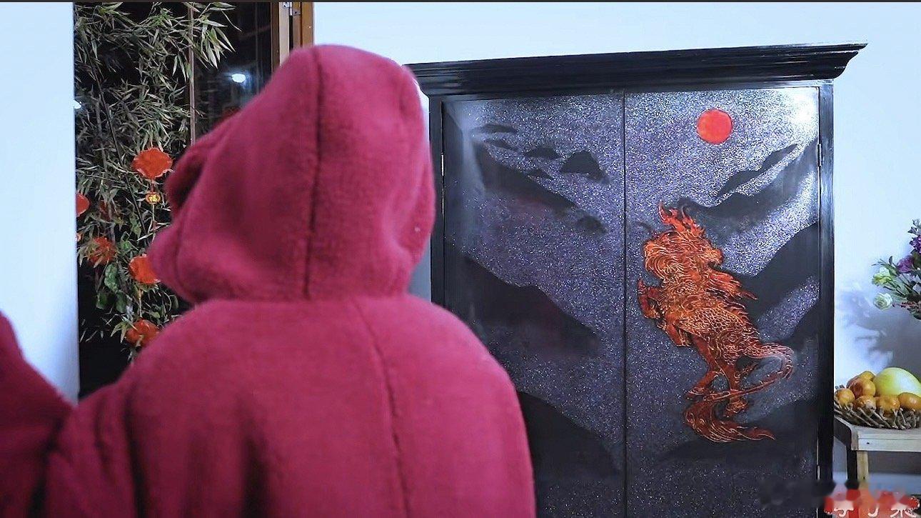 李子柒时隔半年视频露面啊？我才知道李子柒更新完大漆那条久没更新，之前还纳闷呢，怎